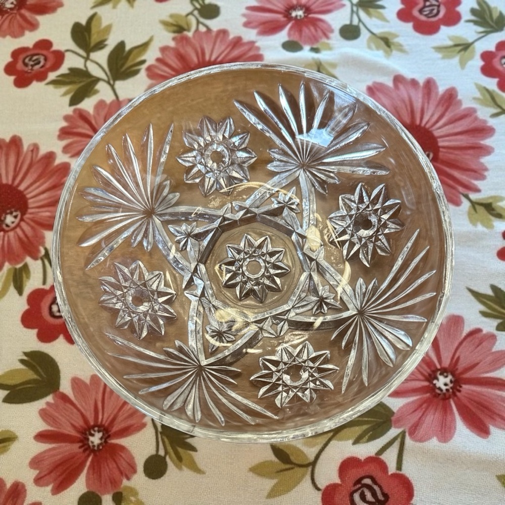 Elegant Floral Cut Glass Bowl - Picture 3 of 4